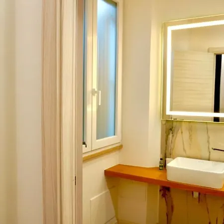Brand New Entire In Trastevere Rome
